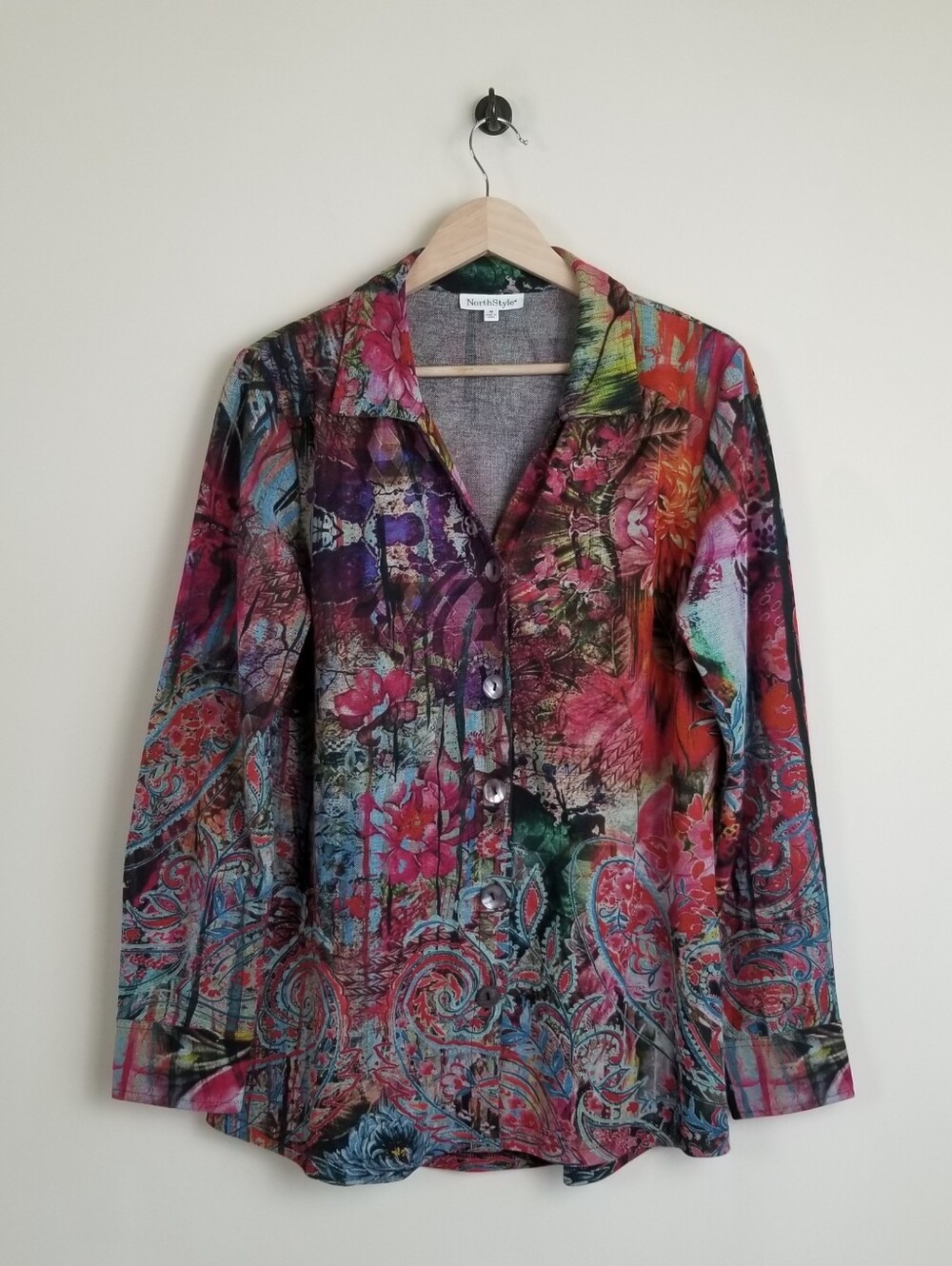 NorthStyle Long Sleeve Top Size Medium
